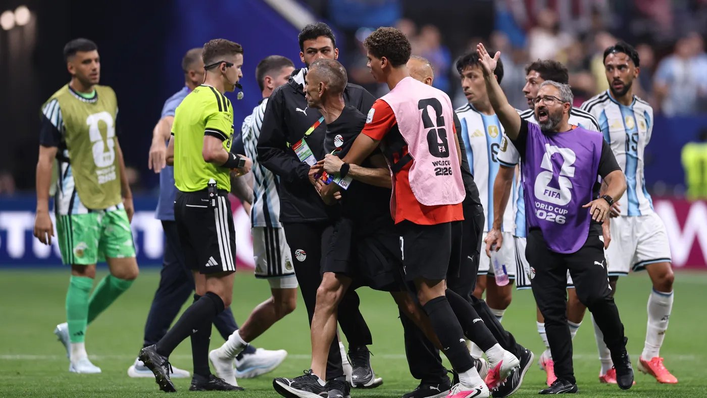 L'allenatore dei portieri dell'Egitto squalificato per due partite e multato di 47.000 dollari dalla FIFA per aver protestato contro una decisione