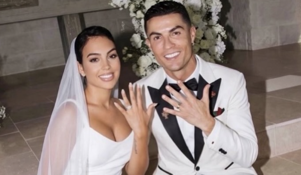 C・ロナウド、ジョルジーナと結婚指輪を披露