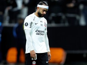 Depay released by Corinthians after contract renewal dispute