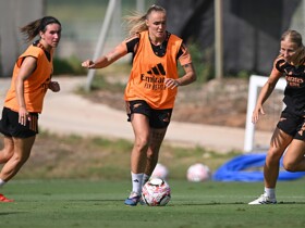 Arsenal 'setting the standard with women's football', says Stanway