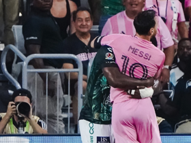 León pays official tribute to Messi: This embrace is from León, from everyone, from football