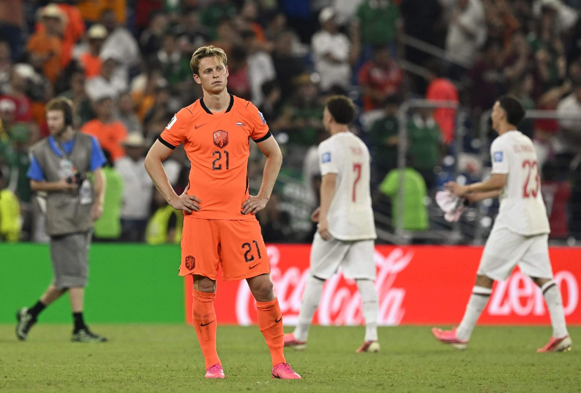 TA: Flick unzufrieden, weil de Jong mit Verletzung bei der WM spielte