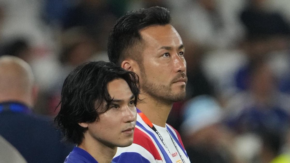 Y. Sugawara: Yoshida y Minamino limpiaban botas a los jugadores, y yo fui desnudo a quitárselas