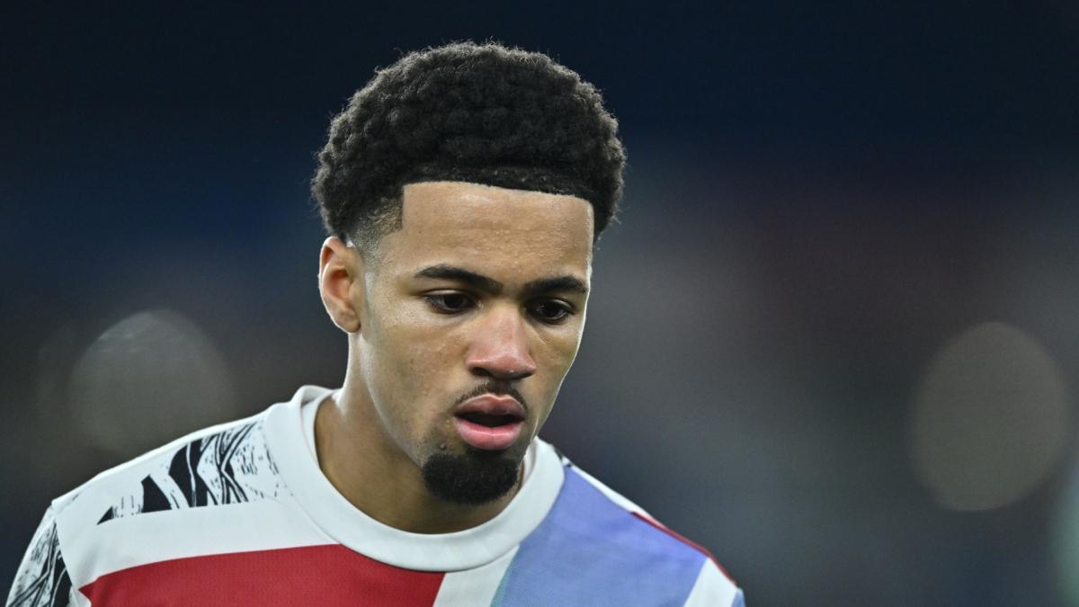Mídia francesa: Milan observa Nwaneri, precisa dar-lhe tempo de jogo para convencer o Arsenal