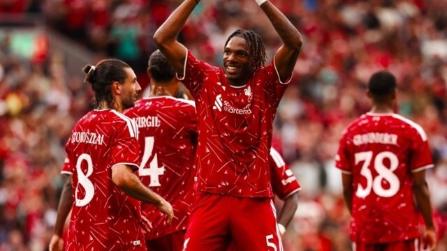 Liverpool 2-0 Como: Gakpo and Jacquet score as Araujo makes Reds debut