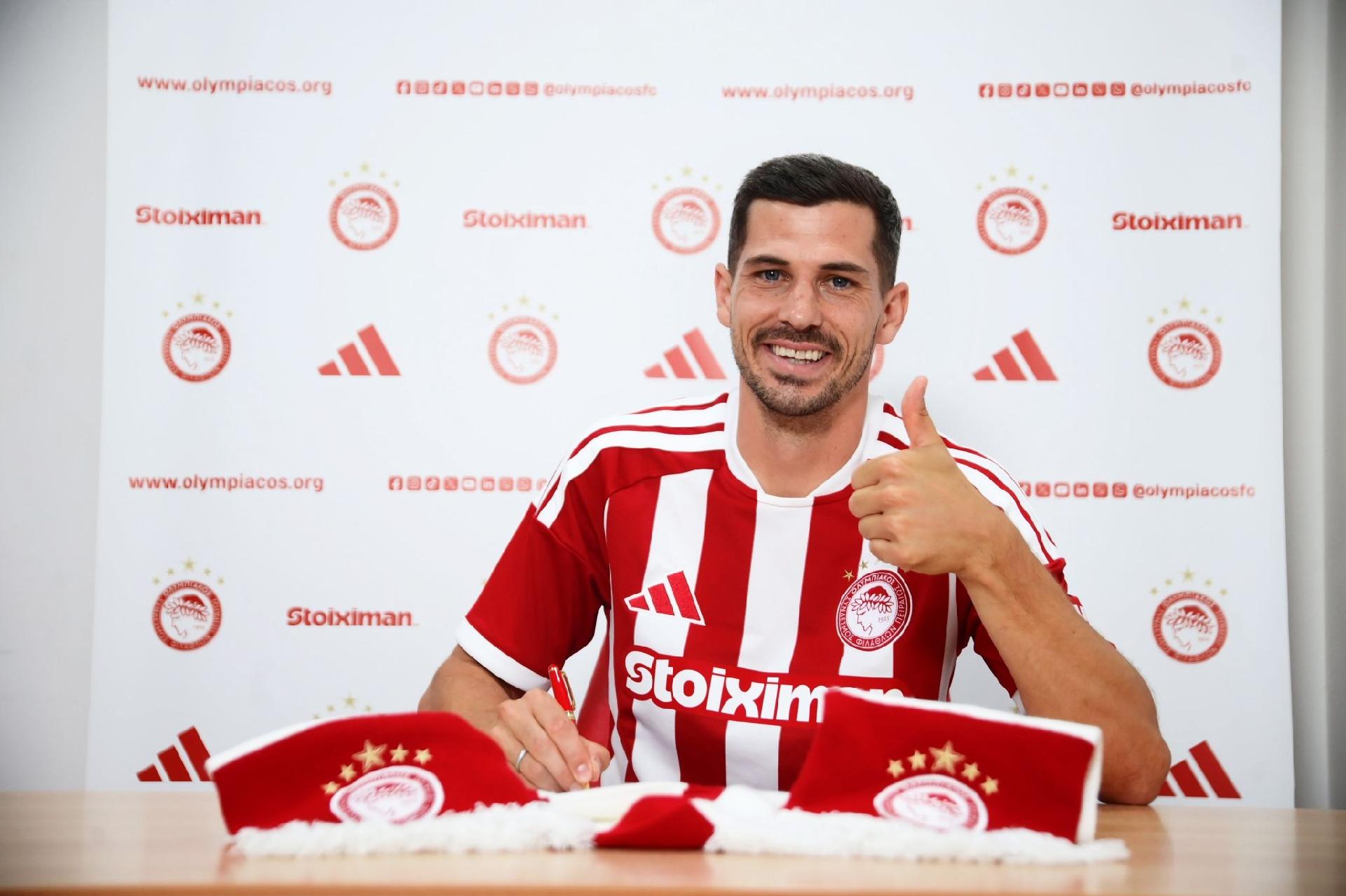 OFFICIAL: Olympiakos signs Switzerland international midfielder Freuler on free transfer