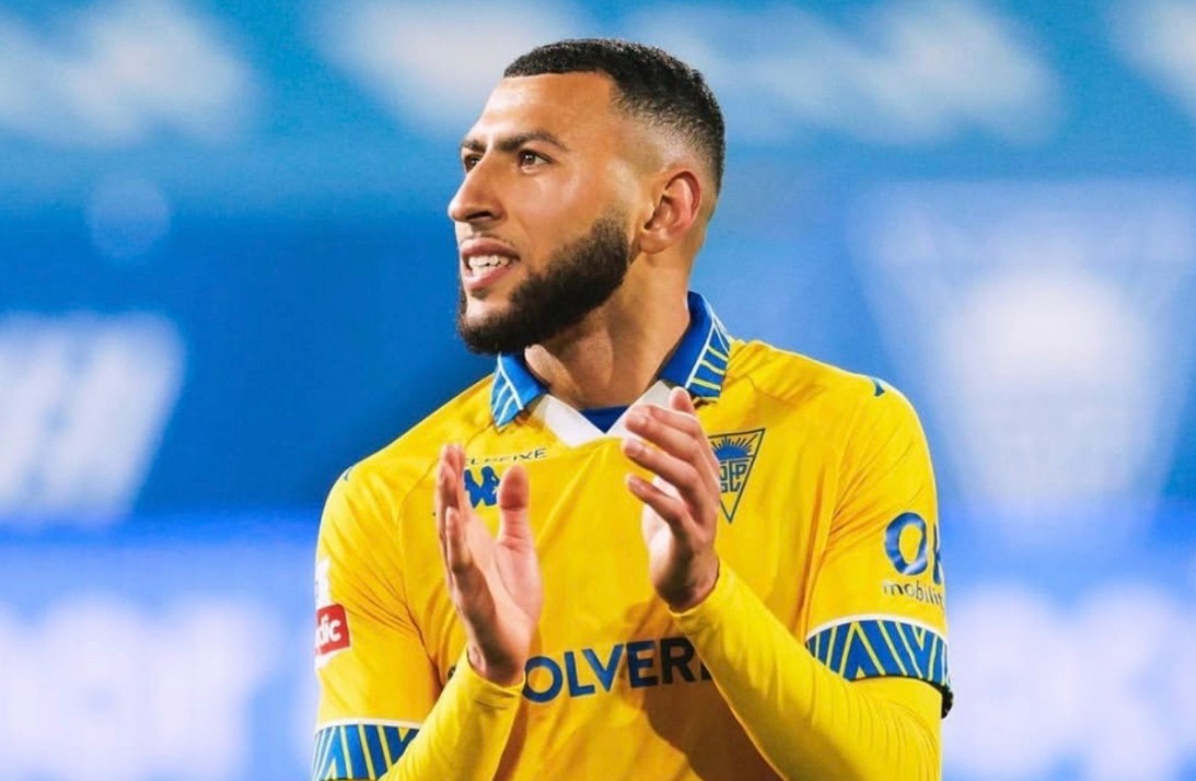 Selon le journaliste, la Lazio s'intéresse à Begraoui, international marocain, et Estoril en demande 12 millions d'euros