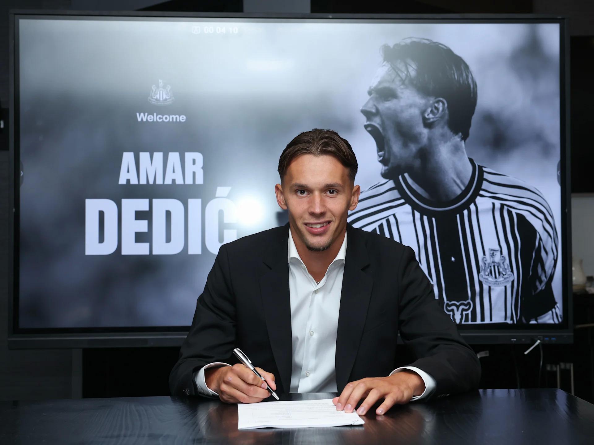 Oficial: Newcastle ficha al lateral Dedic del Benfica por 35 millones de euros