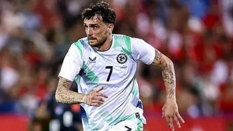 Real Betis vicino a ingaggiare l'irlandese Parrott dall'AZ per 20 milioni di euro