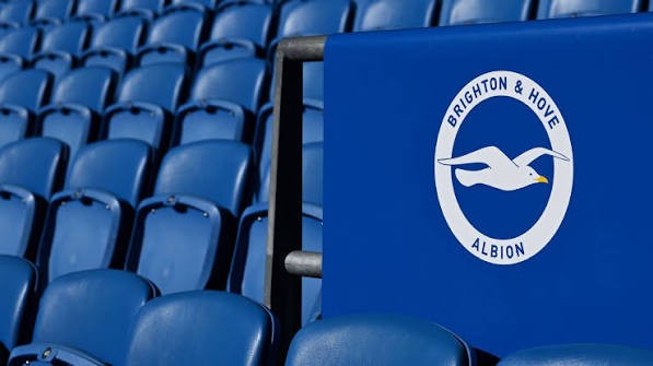 Großzügig: Brighton-Spieler erstatten Fans, die mit zum Polarkreis reisen, die Ticketkosten und schenken Schals