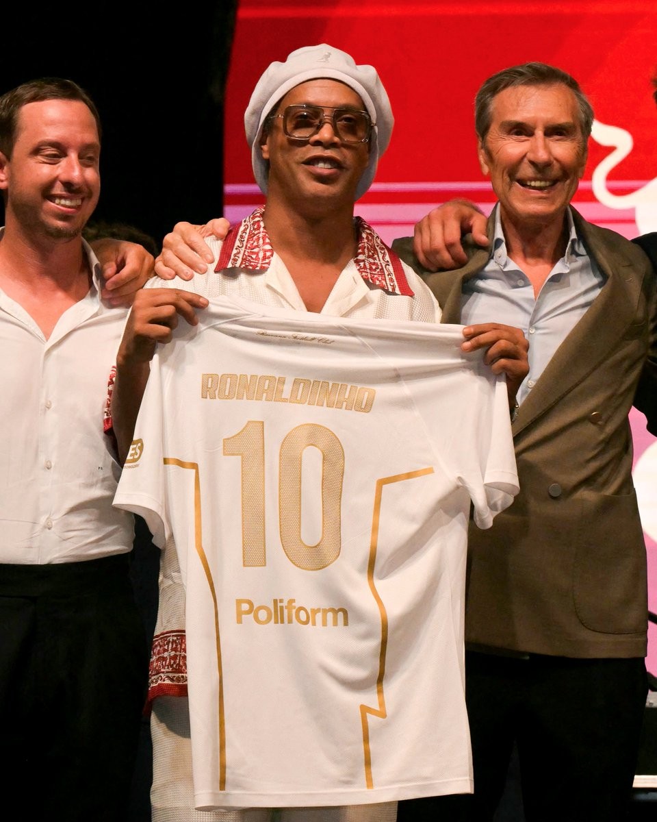 Ronaldinho: Mi gol en el derbi es un gran recuerdo, siempre sigo al Milan