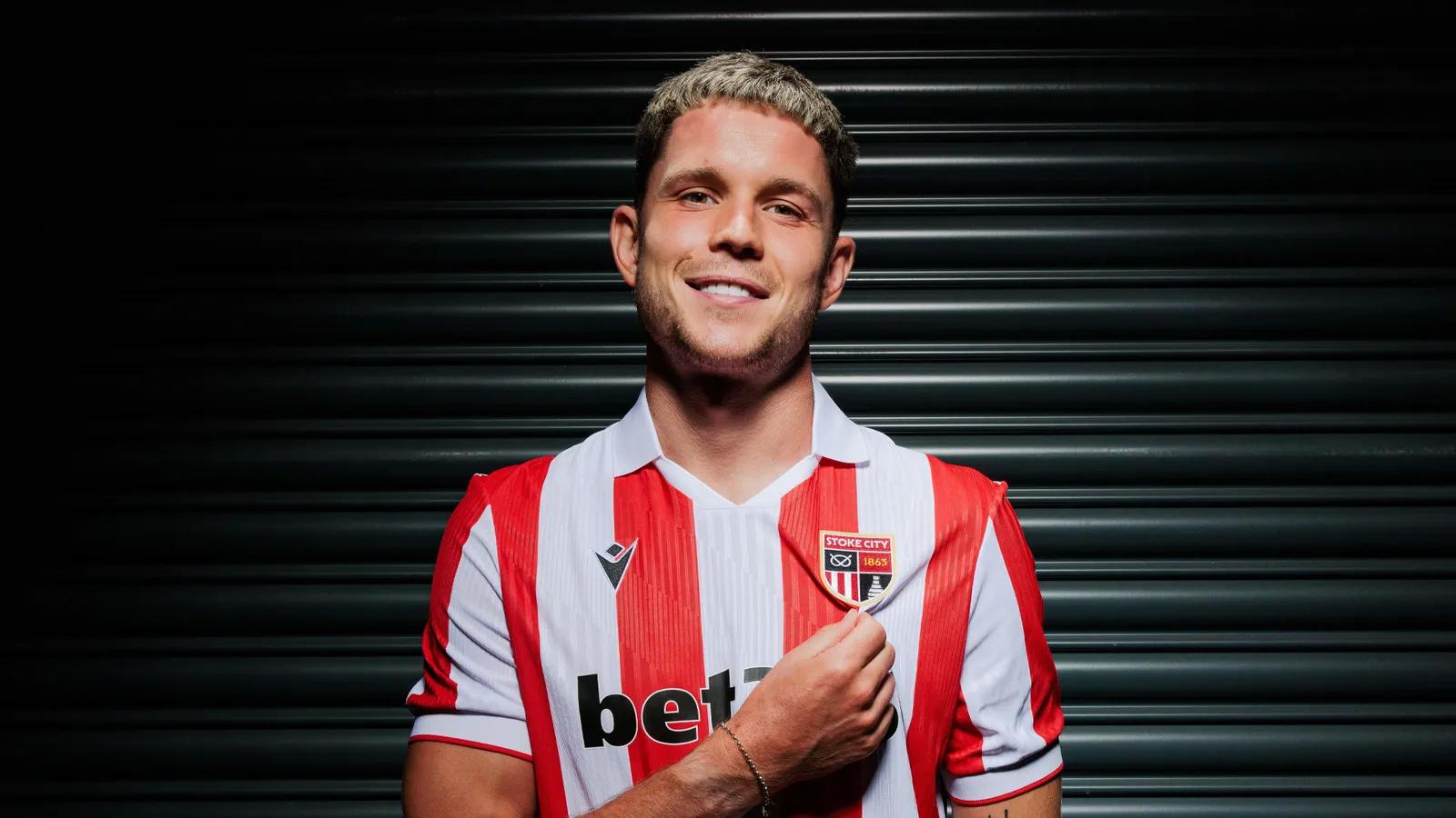 Officiel : L'attaquant d'Ipswich Town Hirst rejoint Stoke pour environ 10 M£