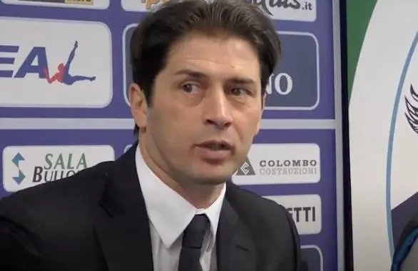 Tacchinardi: Muani lida melhor com a pressão da mídia do que David