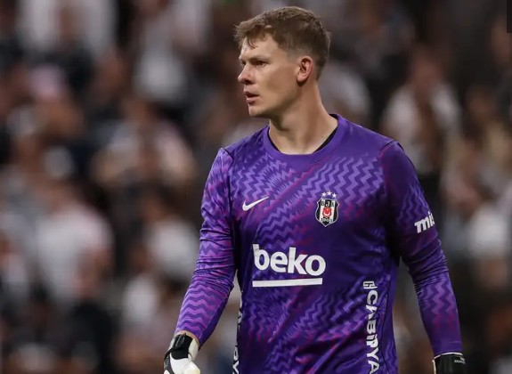 Beşiktaş lleva 6 partidos invicto con portería a cero y la prensa turca dice: Nübel es un muro