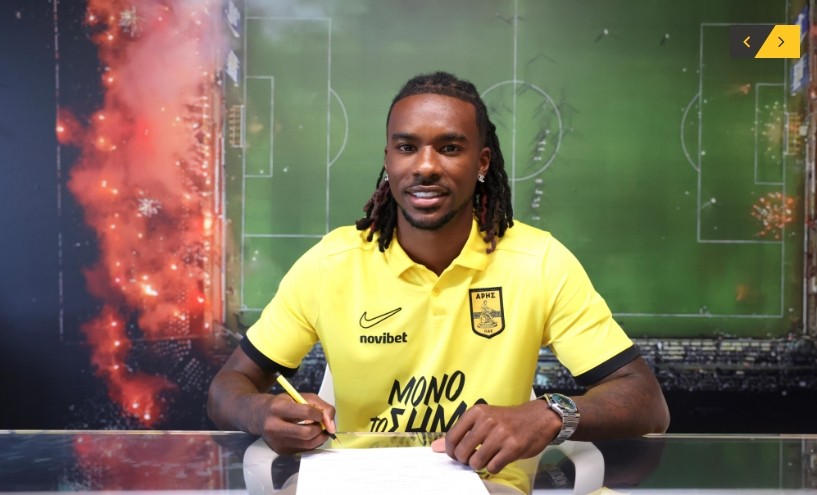 Oficial: Omar Richards, defensa del Nottingham Forest, fichado por el Aris griego con contrato de 4 años