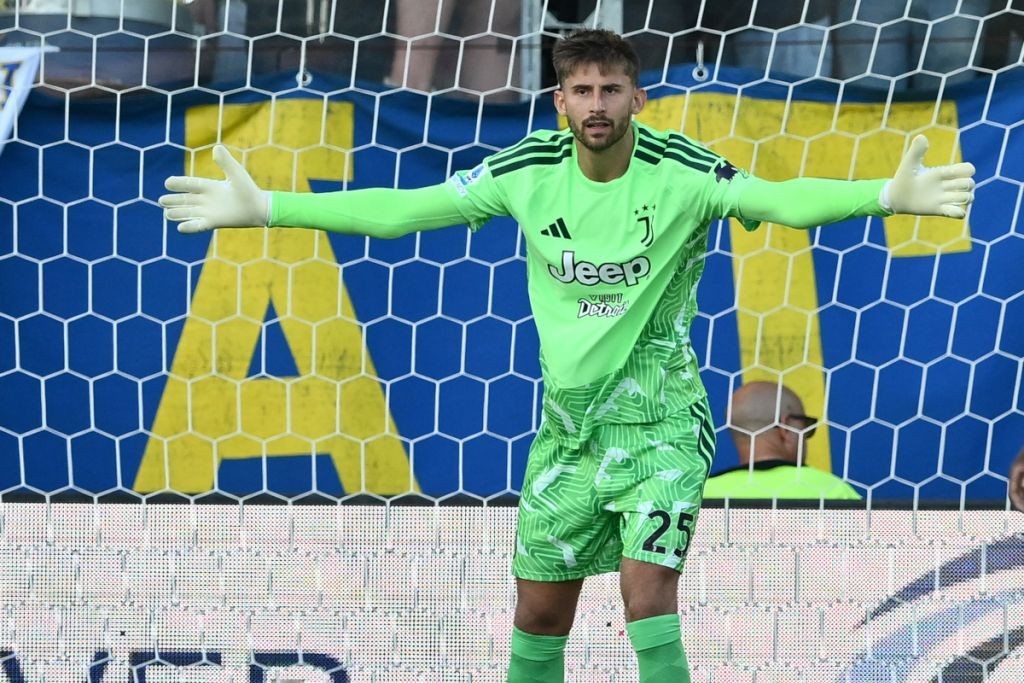 Media italiani: Vicario esce per infortunio (possibili crampi), la Juventus su Grabara