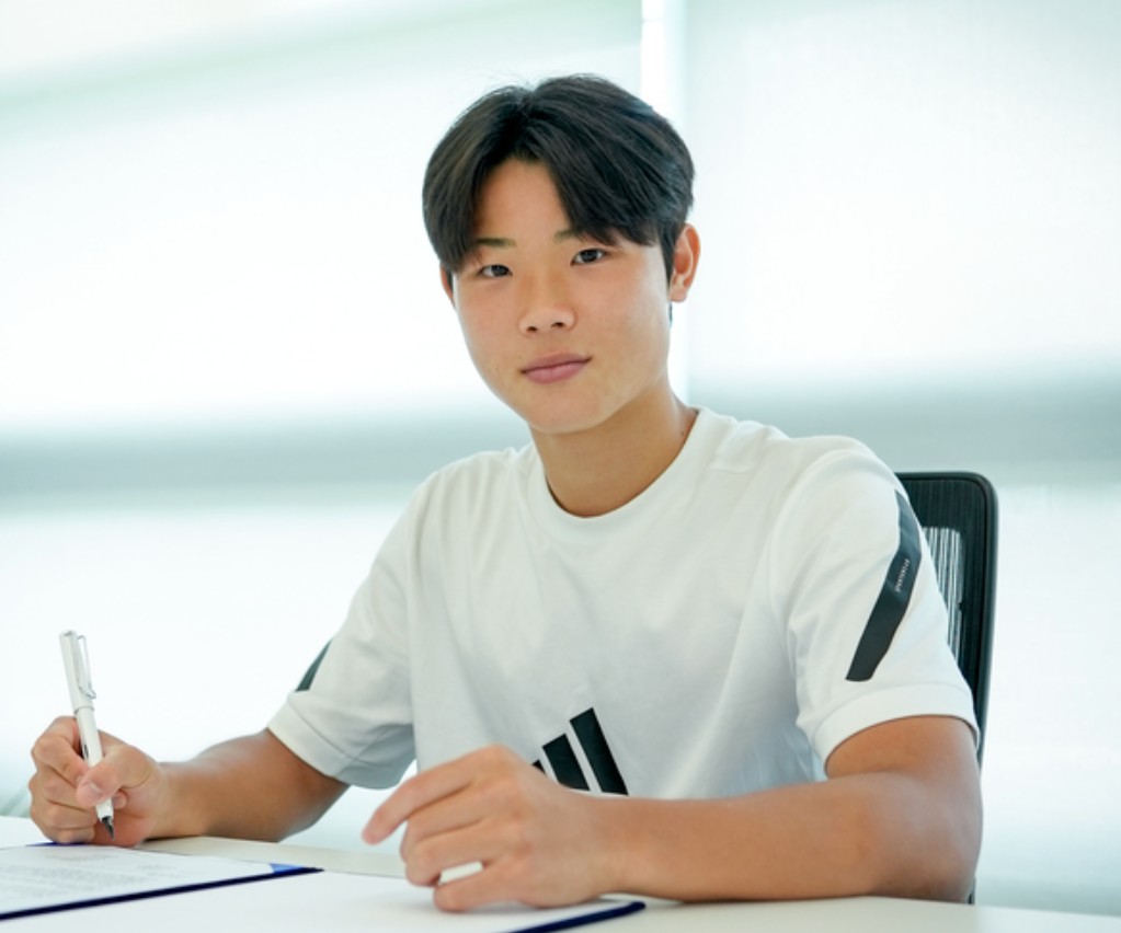 Les médias étrangers rapportent que le jeune Coréen Kim Ye-geon, qui a refusé le Barça et Man City, va signer un contrat de cinq ans avec l'Étoile rouge de Belgrade