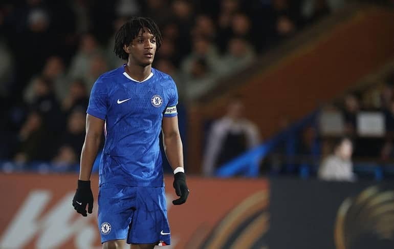 Omari Hutchinson prolonge son contrat avec Chelsea et sera prêté cet été