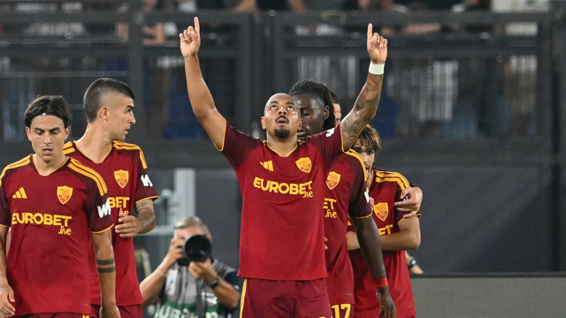 Roma 4-0 Fiorentina: Malen hits hat-trick in rampant start