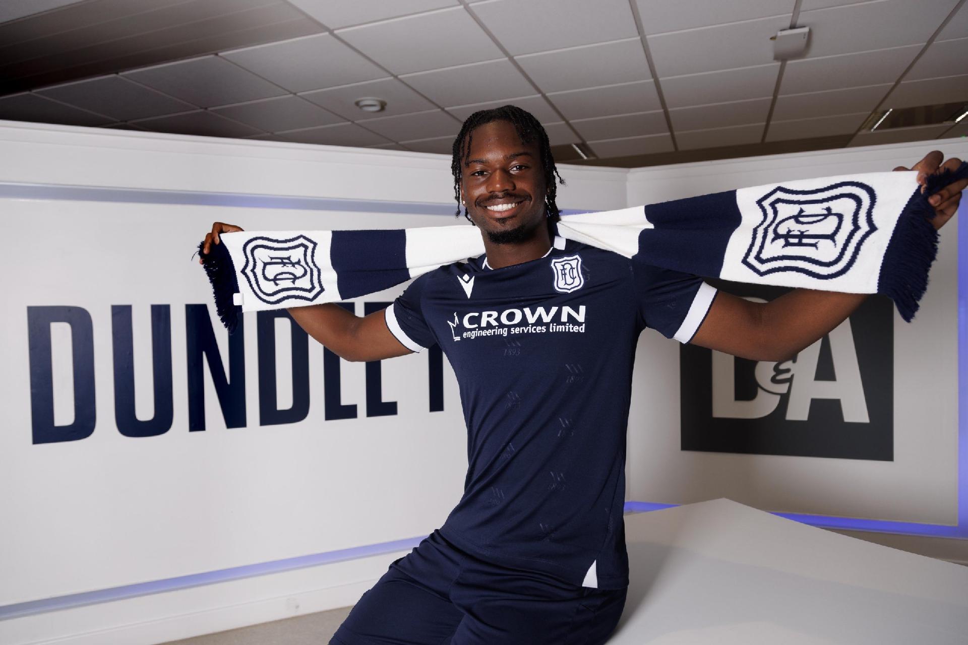 Officiel : Le défenseur de Bournemouth Akimboni prêté à Dundee FC