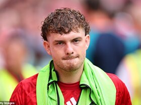 Valencia lead chase for Elliott as European clubs battle to land Liverpool star
