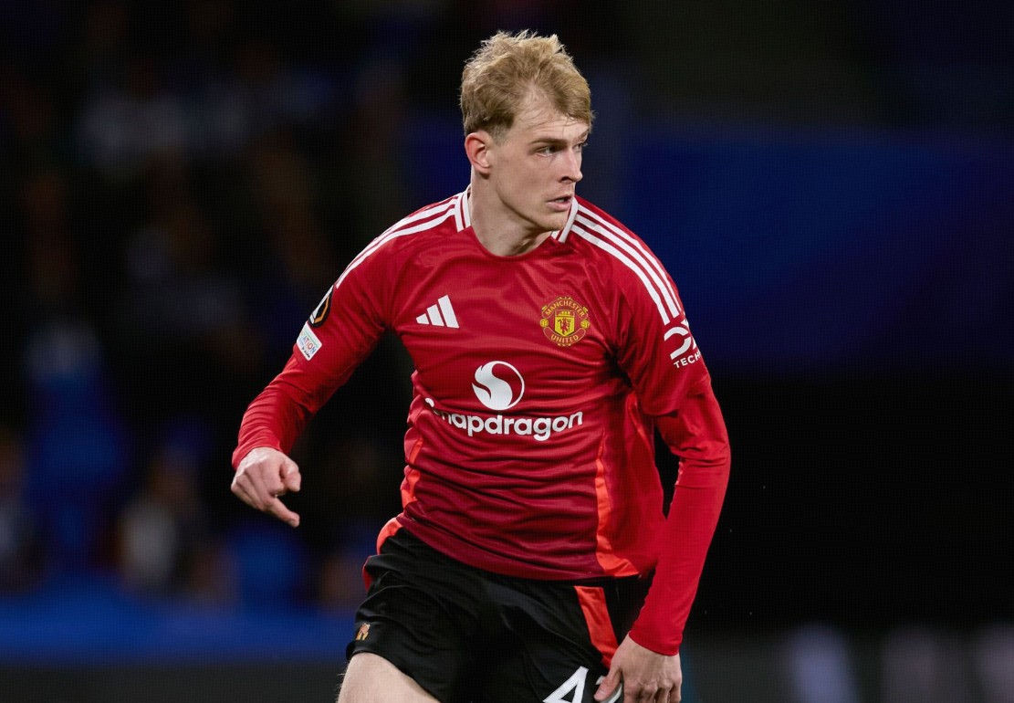 Romano: Man Utd midfielder Collyer joins West Brom in deal worth up to £8M plus sell-on clause