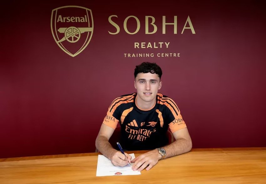 OFFICIAL: Man Utd confirm 19-year-old academy player James Scanlon joins Arsenal