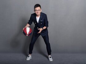 记者：格拉纳达老板蒋立章谈判收购利雅得青年，正在深入谈判