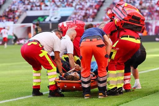 El nuevo fichaje del Borussia Mönchengladbach, Daiki Hashioka, sufre fuerte colisión y es hospitalizado