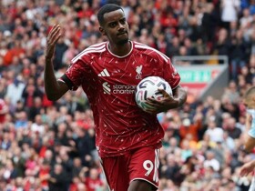Isak Lagi 'Panas', Kini Kejar Gol Perdana bersama Liverpool di Liga Champions