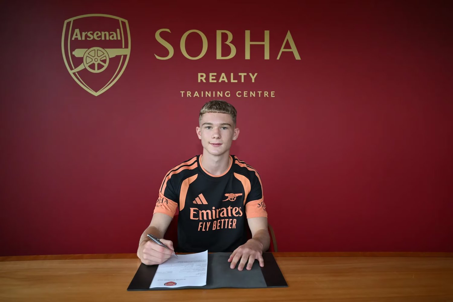 Officiel : Arsenal signe le milieu de terrain Axel Donczew, 16 ans, plus jeune débutan de l'histoire de Cardiff City