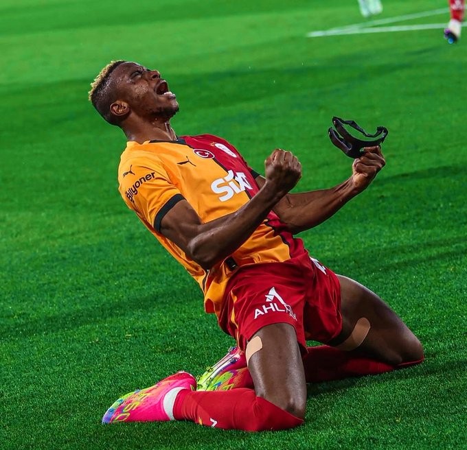 Saha: I'm sure Osimhen deeply loves Manchester United, it shows in his eyes
