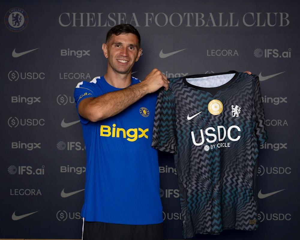 Hargreaves: Chelsea can be title contenders after signing E. Martínez