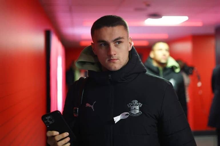 RESMI: Aston Villa Capai Kesepakatan Rekrut Bek Southampton Harwood-Bellis dengan Kontrak 5 Tahun