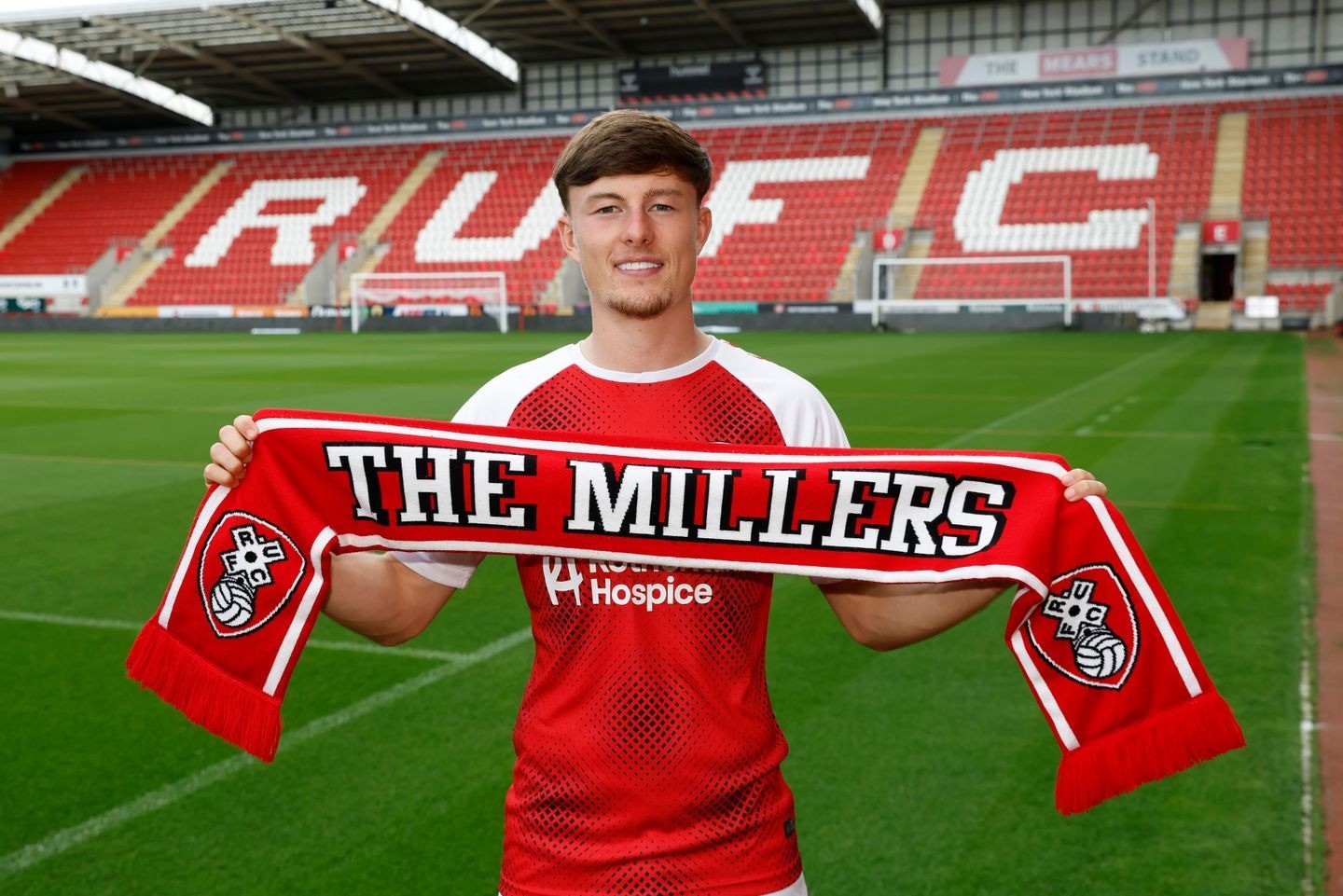 Officiel : Jesse Fitzgerald, 19 ans, milieu de terrain de Manchester United U21, prêté à Rotherham United