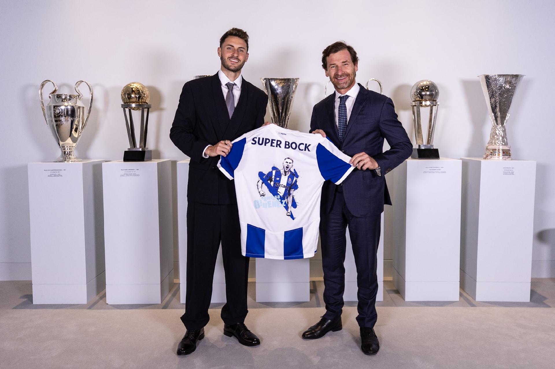 OFFICIAL: Milan forward Santiago Giménez joins Porto on loan with buy option