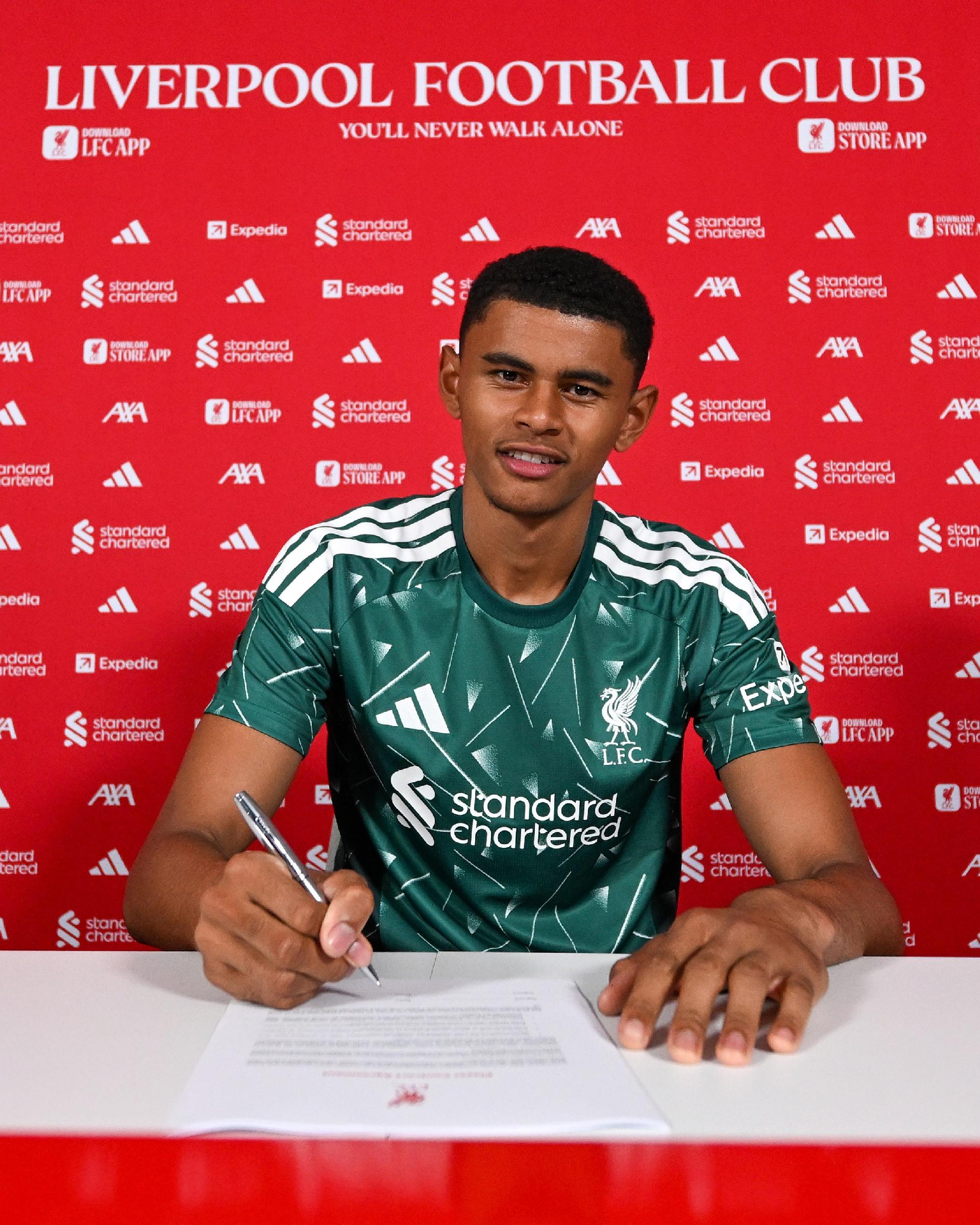 Mídia inglesa apresenta novo reforço do Liverpool, Brumans: "Novo Courtois" disputará vaga com Mamardashvili