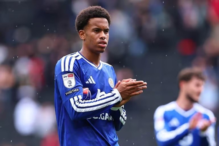 Man Utd Misses Out on Leicester's Young Talent Lewis Page