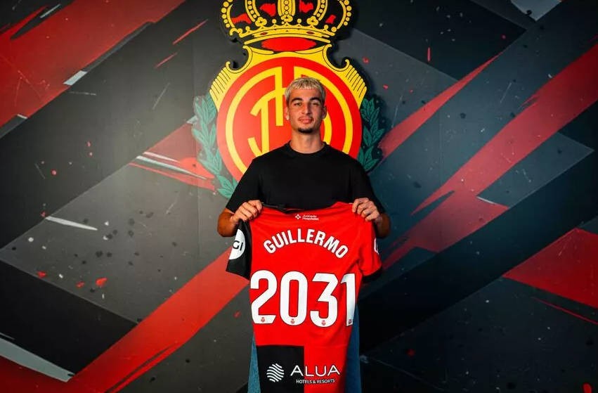 Oficial: Guille Fernández, del Barça, ficha por el Mallorca hasta 2031