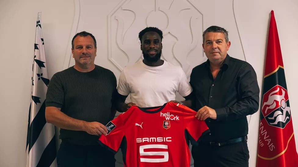 Oficial: Rennes fichó al delantero de la Lazio Dia en cesión con opción de compra de 10 millones de euros