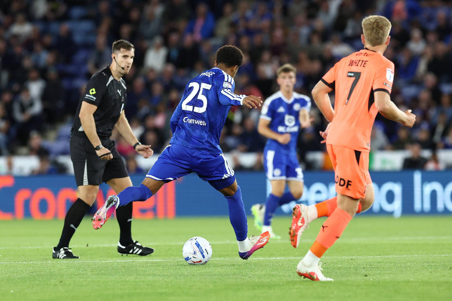 Jurnalis: MU Sedang Berbicara dengan Leicester tentang Paige, tetapi Transfer Belum Pasti