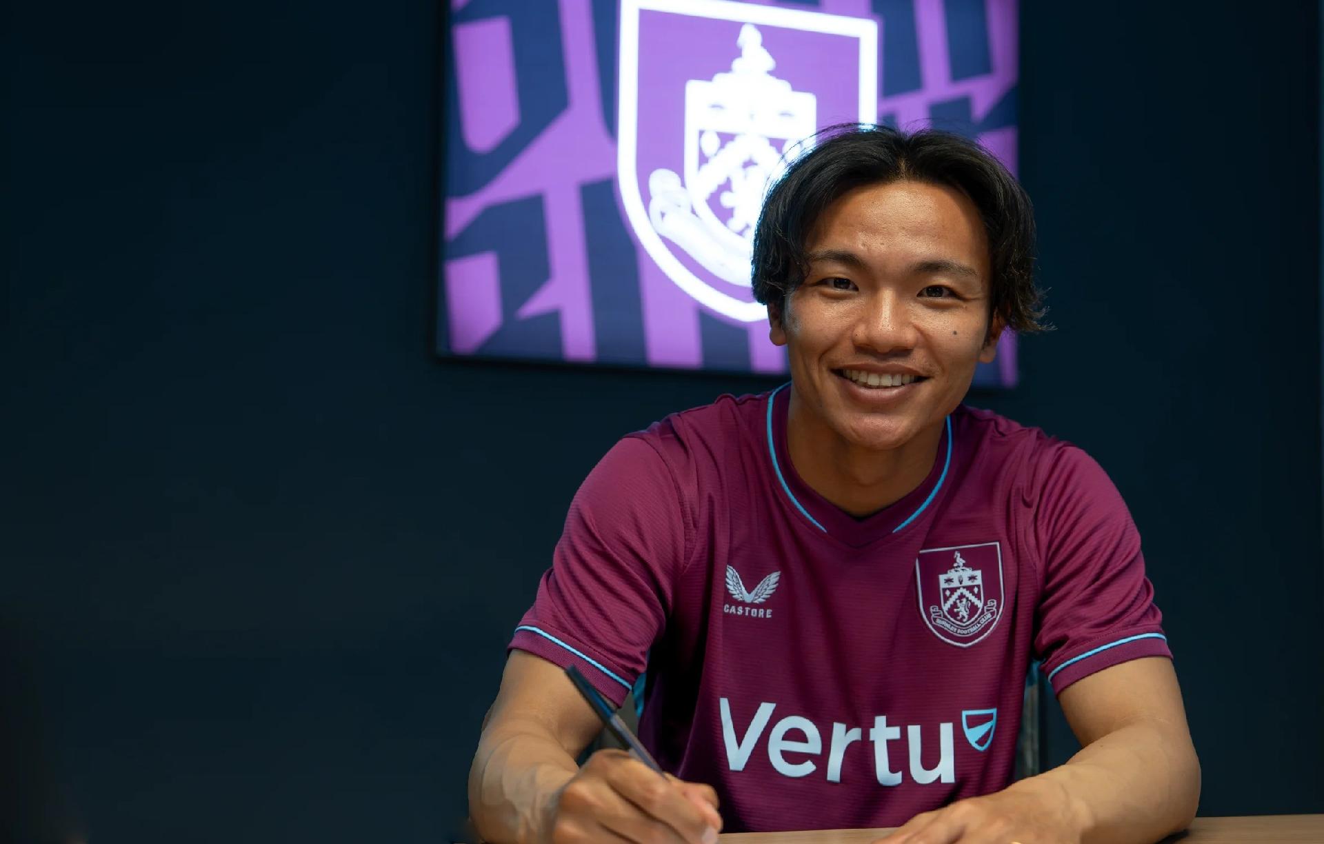 Ufficiale: Reo Hatate si trasferisce dal Celtic al Burnley con contratto triennale
