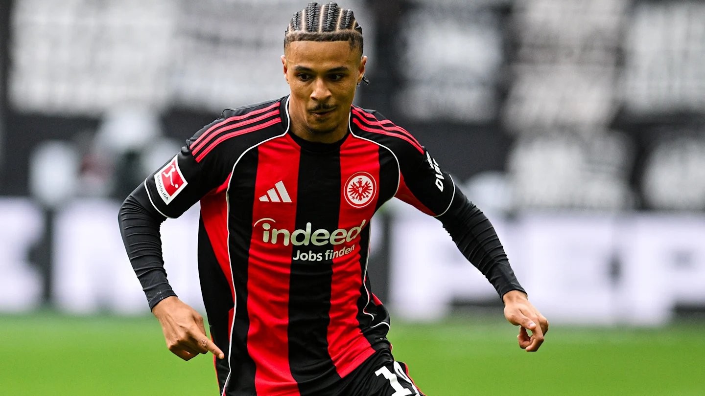 Chính thức: Leeds United mượn tiền đạo Bahoya từ Eintracht Frankfurt với tổng giá trị 30 triệu euro