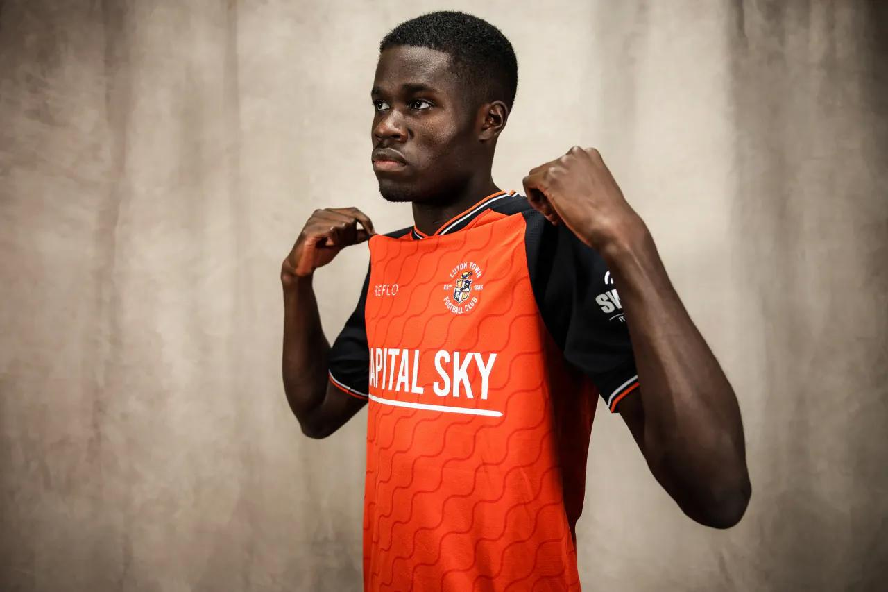 Oficial: Luton contrata por empréstimo o extremo Tudor Mendel do Ipswich Town até janeiro de 2027
