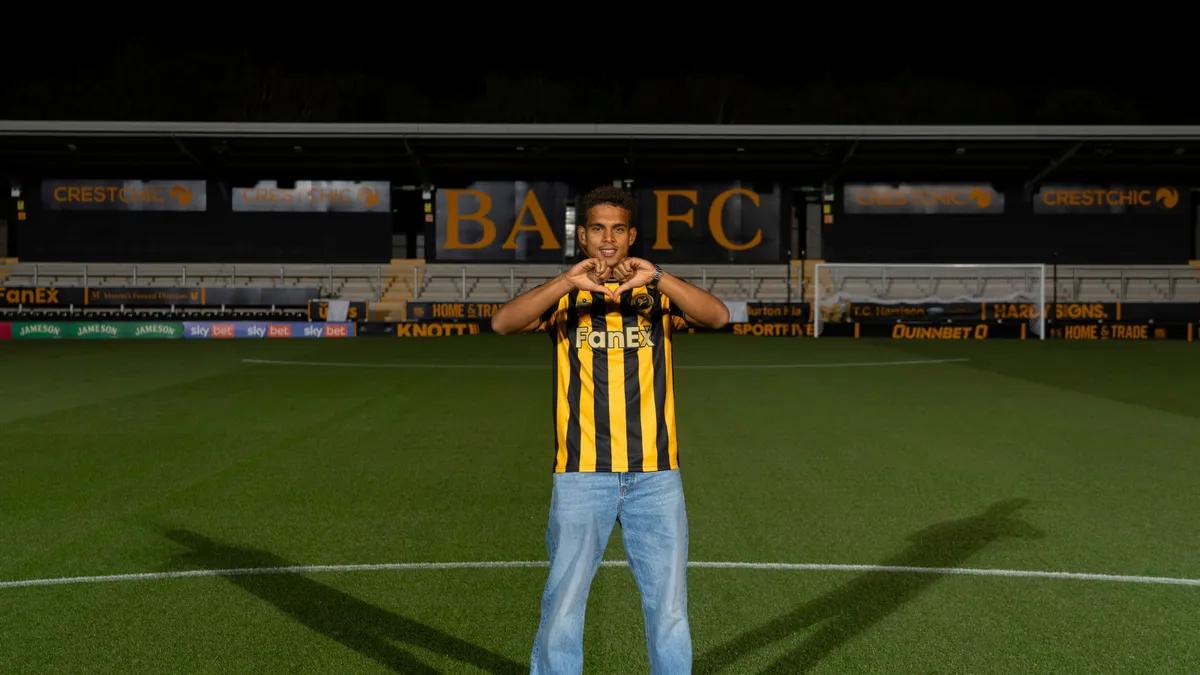 Oficial: El extremo del Coventry City Borges cedido al Burton Albion