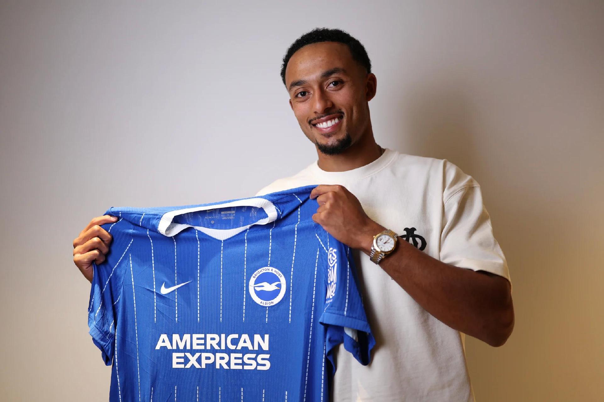 Resmi: Brighton Rekrut Winger Femi Aziz dari Millwall dengan Kontrak 4 Tahun