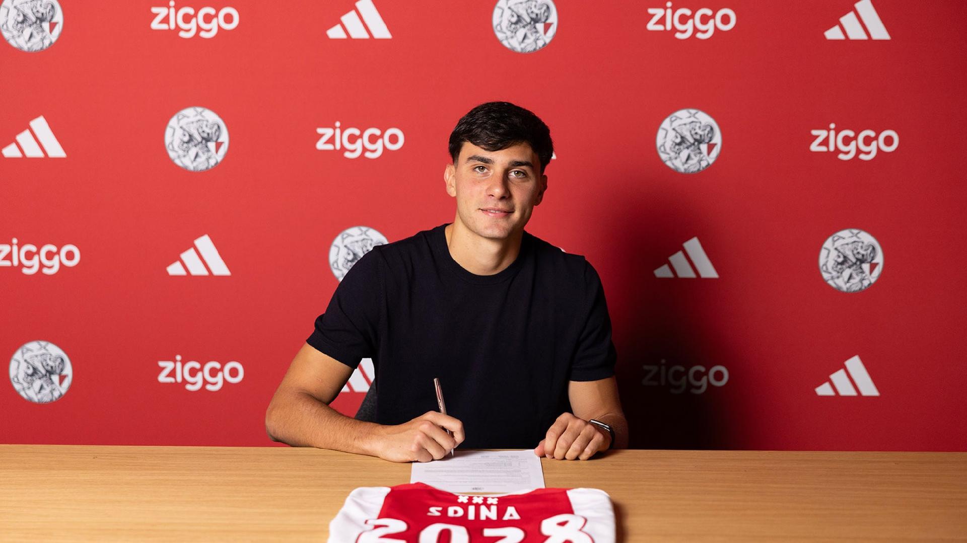 Oficial: El defensa del Atlético Madrid Spina fichaje por el Ajax con contrato de 2+1 años