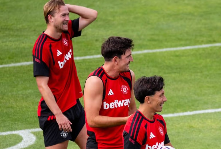 Manchester Evening News: Manchester United Eyeing Four Defenders This Summer, Primary Target Already Identified