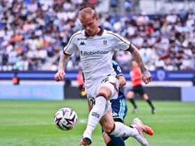 Bard made 'easy choice' to join 'historic' Leeds