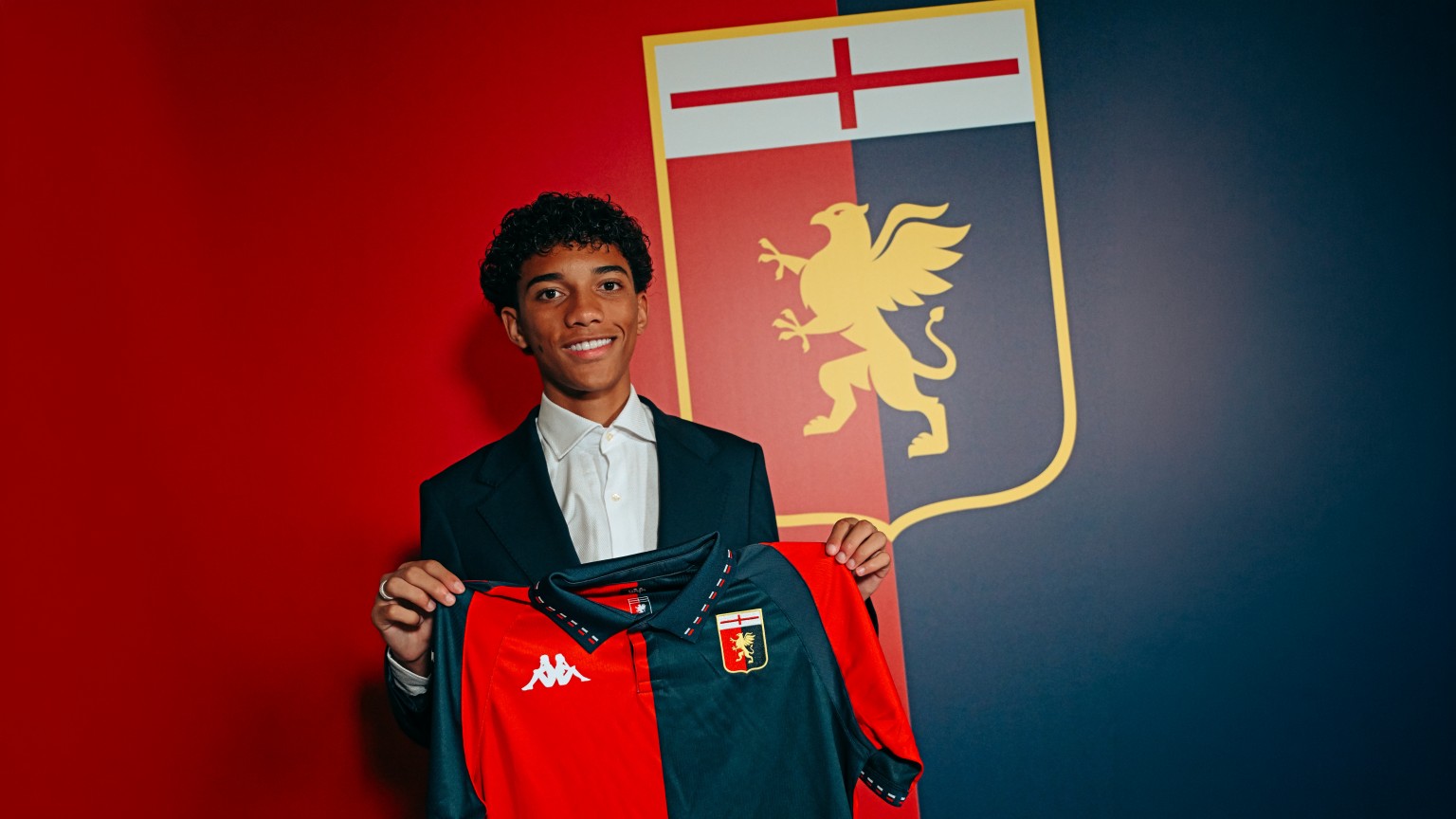 ဂျီနိုအာ အသင်းက ဘရာဇီးလ်ရဲ့ လူငယ်တိုက်စစ်မှူး ရော်ဘင်ဟို ဂျူနီယာကို အငှားစာချုပ်နဲ့ ခေါ်ယူ၊ ဝယ်ယူခွင့်ပါဝင်
